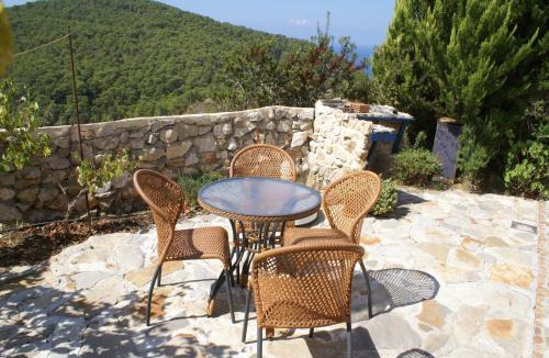 Asklipiio House | Holiday Home with Garden in Kritinia