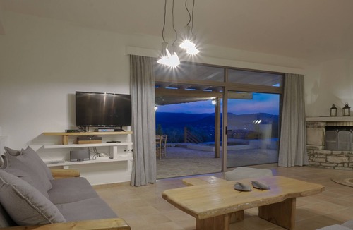 Kamilari Villa | Holiday villa Aspruga, private pool, absolutely quiet and secluded location