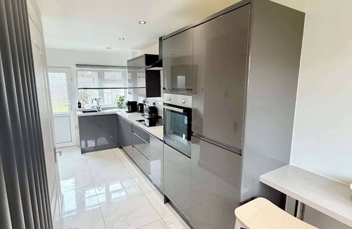 Keynsham House | Home in between Bath and Bristol - Sleeps 6 guests