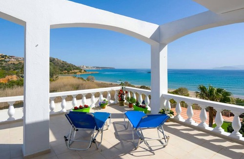 Almyros Apartment | Homerez - Appartement for 5 ppl. with sea view and terrace at Agios Nikolaos