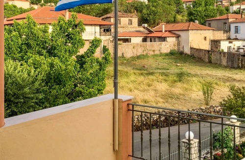 Vlachokerasia House | Homerez - Nice house for 4 ppl. with garden and balcony at Manthirea