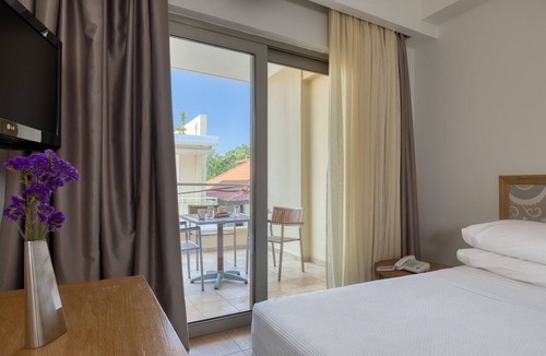 Arcoudi Hotel | Hotel Almira