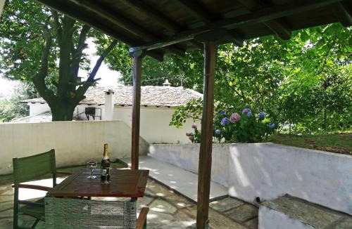 Agios Dimitrios Hotel | Hotel Vrionis