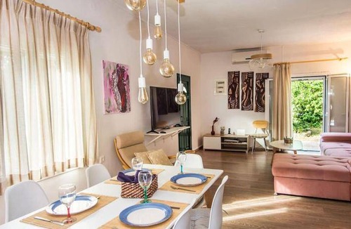 Lakithra House | House ∙ 3 bedrooms ∙ 7 guests