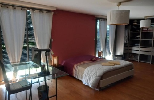 Saint-Sulpice-et-Cameyrac House | House in the heart of the vineyards