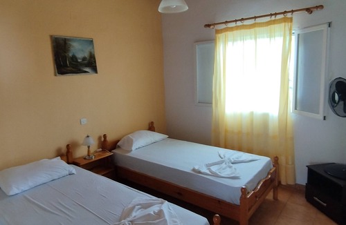 Kompi House | House Takis Haikos 2 two minutes walk to the beach Peroulia