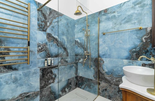 Exarhia Apartment | HUGE Central 4BR/3Bath, Luxury, Wifi, AC, Chef's Kitchen, Wraparound balconies!