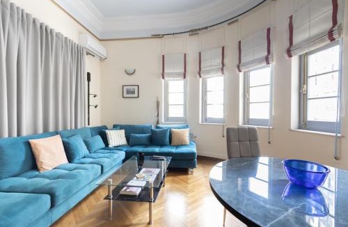 Plaka Apartment | Ideal 4 bdr Apartment in Plaka for 10!