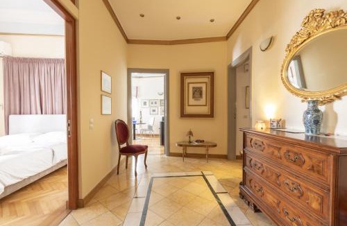 Plaka Apartment | Ideal 4 bdr Apartment in Plaka for 10!