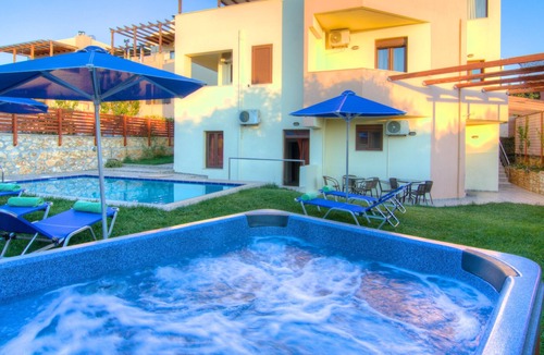 Prines Villa | Ideal villa for large groups! Private pool, Hot Tub! 5 min away from Rethymno!