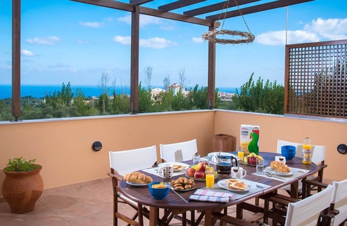 Prines Villa | Ideal villa for large groups! Private pool, Hot Tub! 5 min away from Rethymno!