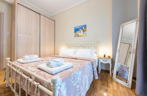 Thissio Apartment | In the heart of Athens!