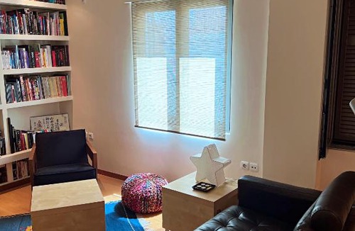 Ampelokipoi Apartment | Indulge Apartment with office Downtown