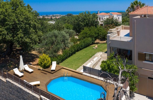 Prines Villa | Iris villa for 8, pool, near taverns & mini markets