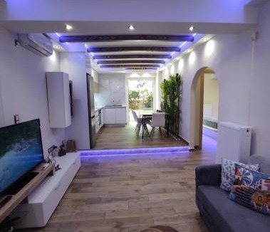 Palaio Faliro Apartment | Island 3siblings