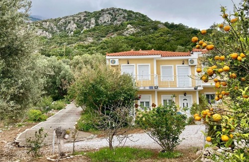 Avlakia Apartment | Jimmy Anna Beachfront Apartments Private Beach