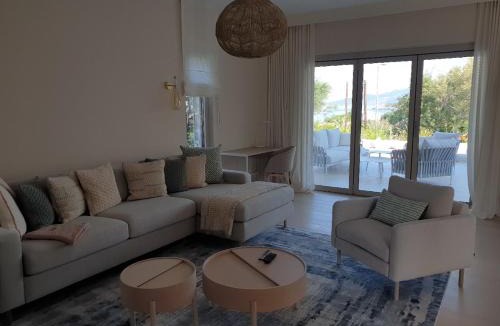Lefktron Villa | Kalogria Residence