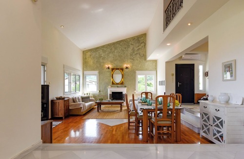 Pangaio House | "KOCHILI VILLA" LUXURY PROPERTY