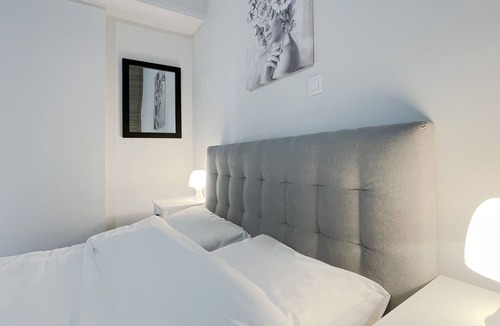 Platia Viktorias Apartment | Kodrigktonos Central 77sqm apt in Viktoria