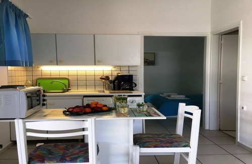 Kokkini Chani Apartment | Kokkini Hani: Lovely apartment with garden, 100 meters from the beach, Kokkini Hani/Heraklion.