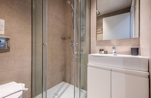 Ampelokipoi Bed & Breakfast | Kriel Suites by LIV Homes 103