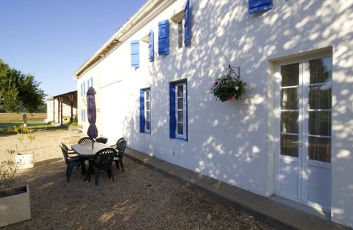 Saint Germain du Seudre Cottage | La Bigorre Farmhouse - family friendly, heated pool, 30 mins to gorgeous beaches