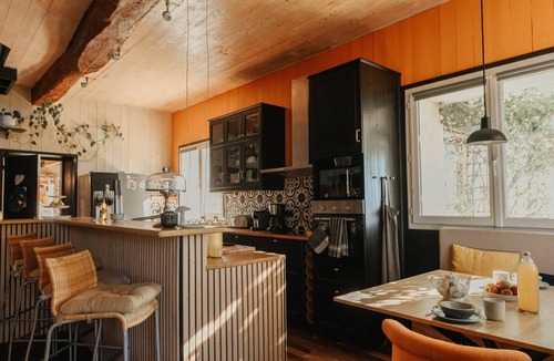 Saint-Laurent-de-la-Barriere House | La Maison de Famille