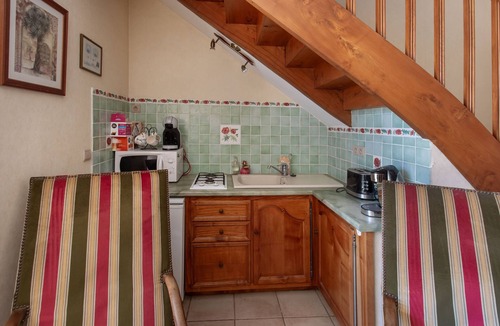 Thorigne Bed & Breakfast | La Romantique Guest Room with Shared Pool and Air Conditioning