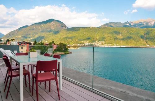 Melide Apartment | Lakeview Motta Penthouse in Melide