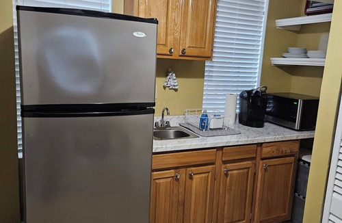 Truxton Circle Apartment | Large studio close to metro in Eckington/Shaw