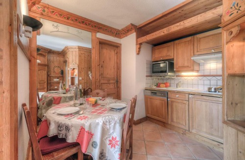 Argentiere Apartment | Le Cristal GM11 Mountain View, Pool, Private Sauna & Parking - Happy Rentals