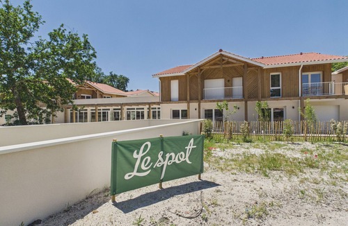 Biscarrosse Apartment | Le Retro Fish - studio for 3 - shared pool