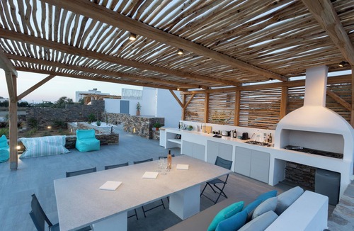 Plaka Villa | Les Thébaïdes , directly on Plaka beach with private pool