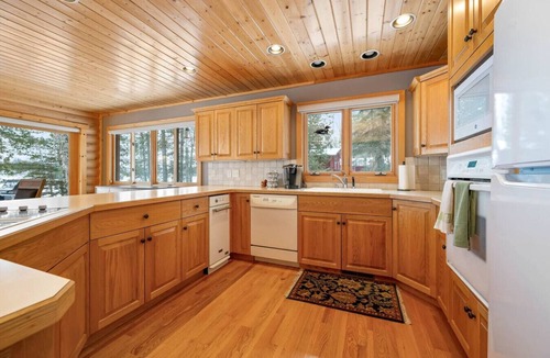 Grand Rapids House | Loon Star Lodge - Three Bedroom Log Home