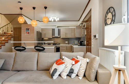 Gerakas Apartment | Lovehome - 4BD Villa with views-15mins to airport,10mins to MEC ΑΕ- 2mins to bus stop ,10mins to Suburban Railway on foot