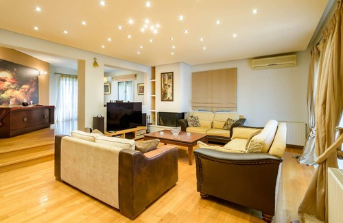 Ilioupoli Apartment | ★Lovely 3br maisonette close to the metro station★