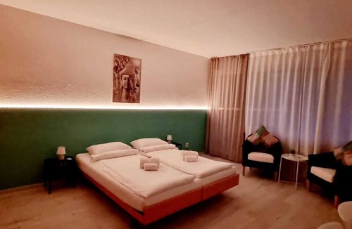 Bissone Resort | Luganersee, Pool, Strand Parkplatz