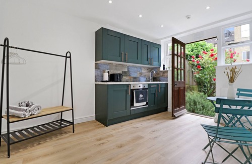 Brownswood Apartment | Lux Garden Studio flat
