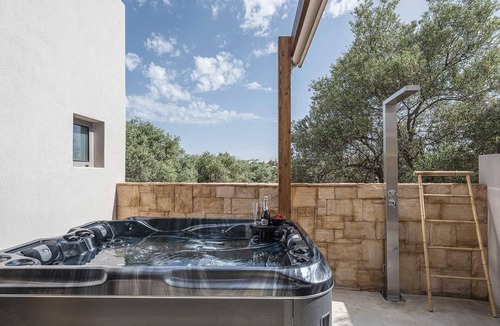 Daratsos House | Lux Suite with Jacuzzi Near Beach