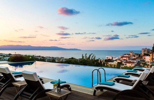 Platanias Town Villa | Lux Villa 600mt to beach★Gym & Basketball ★Heated pool★Jacuzzi★100 mt to Taverna