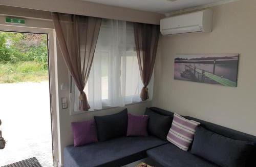 Paralia Ofryniou Apartment | luxrooms