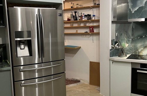 Saronida Apartment | Luxurious 2-Bed Seaside Apartment in Saronida