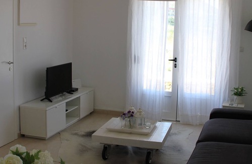 Panormos Apartment | Luxurious 3 room apartment, Rethymno, Panormos with sea view and patio.