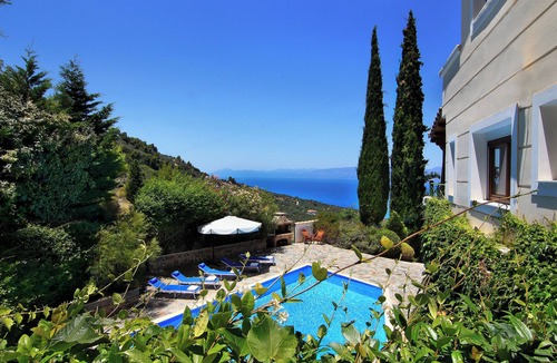 Paralia Porovitsis Villa | Luxurious 5-bedroom villa with stunning sea views in delightful Platanos, Akrata