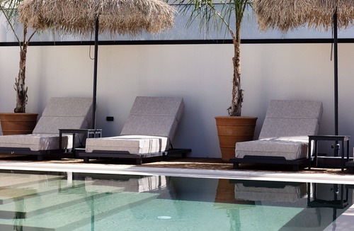 Adelianos Kampos Apartment | Luxurious Apartment with Private Pool just 100m from the Beach