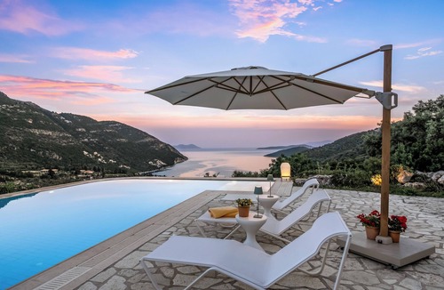 Vournikas House | Luxurious private Kronos Estate 44.000 m2, 5 star, spectacular sea view!