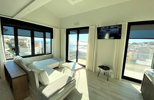 Neos Marmaras Apartment | Luxurious Sea view Apartment with Jacuzzi