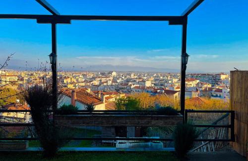 Serres Apartment | Luxury Cityview Apartment with Garden
