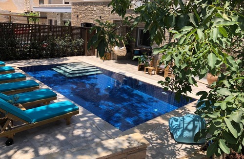 Koutsouras Villa | Luxury mezonette with private infinity pool next to beach