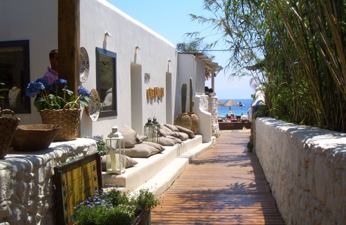 Ornos House | Luxury Townhouse in Mykonos steps from the Beach